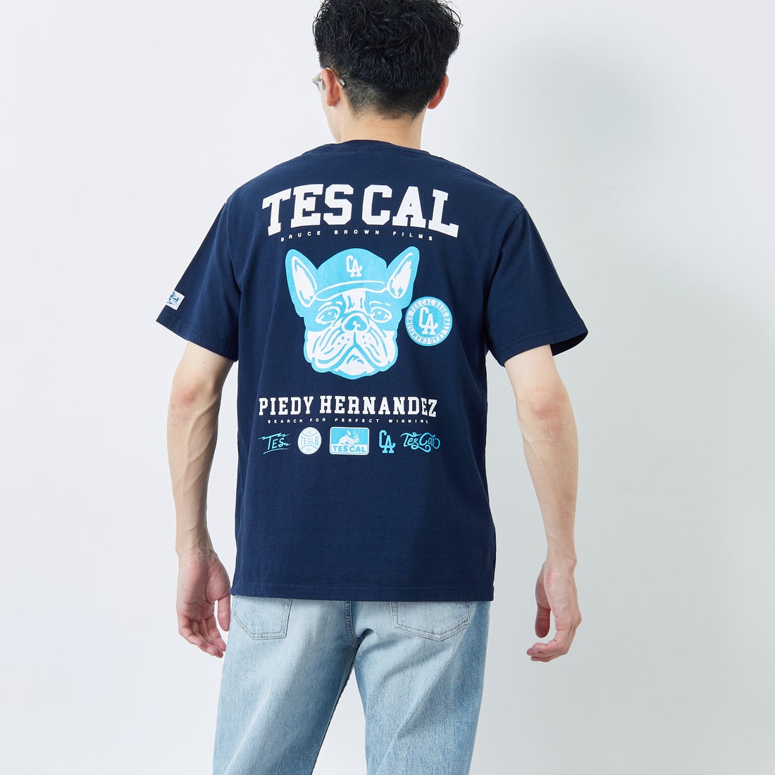 The Endless Summer [エンドレスサマー] 別注 BUHI LEAGUE バックプリントTシャツ [FH-25574506-JF] 60 NAVY &&モデル身長：168cm 着用サイズ：M&&