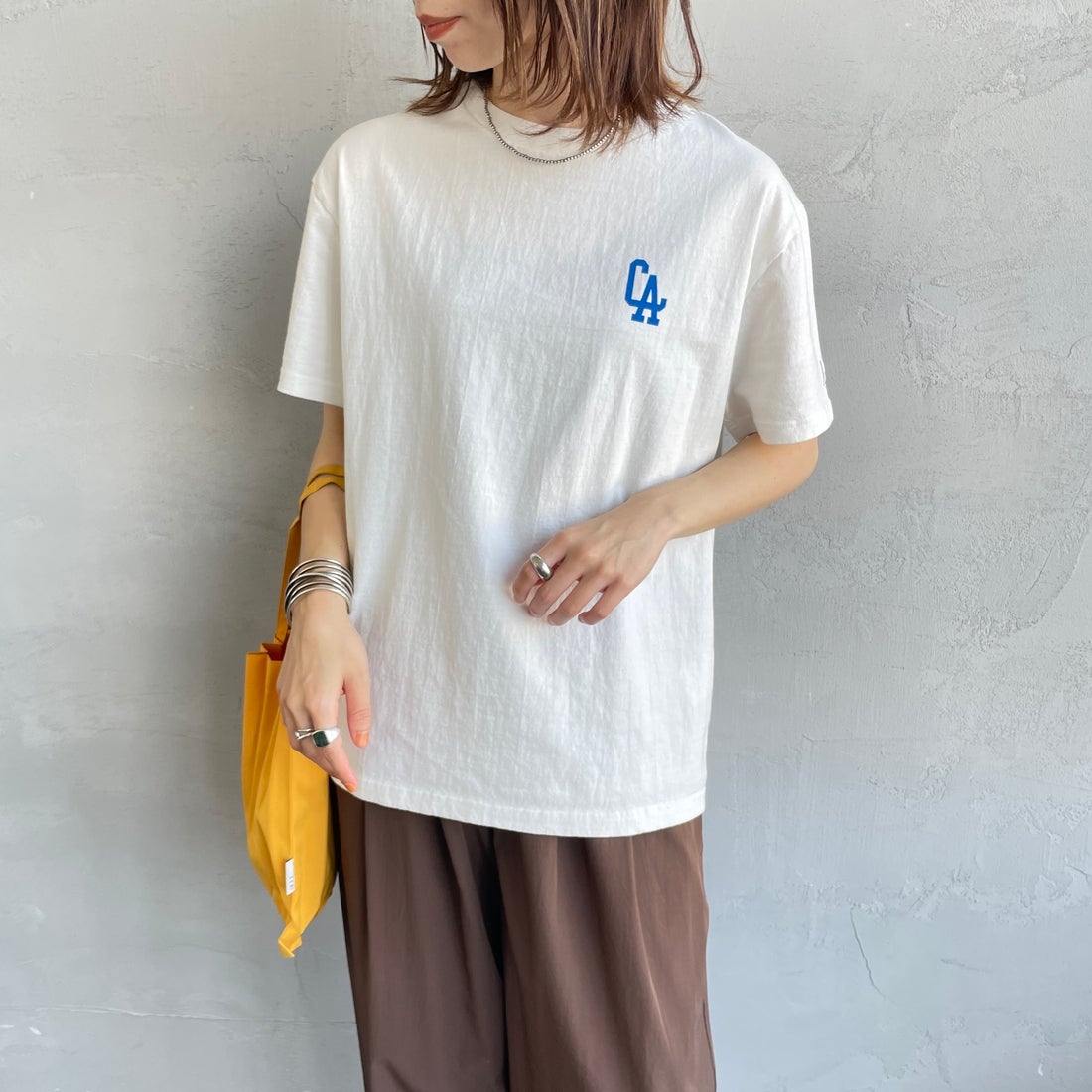 The Endless Summer [エンドレスサマー] 別注 BUHI LEAGUE バックプリントTシャツ [FH-25574506-JF] 07 WHITE &&モデル身長：158cm 着用サイズ：S&&