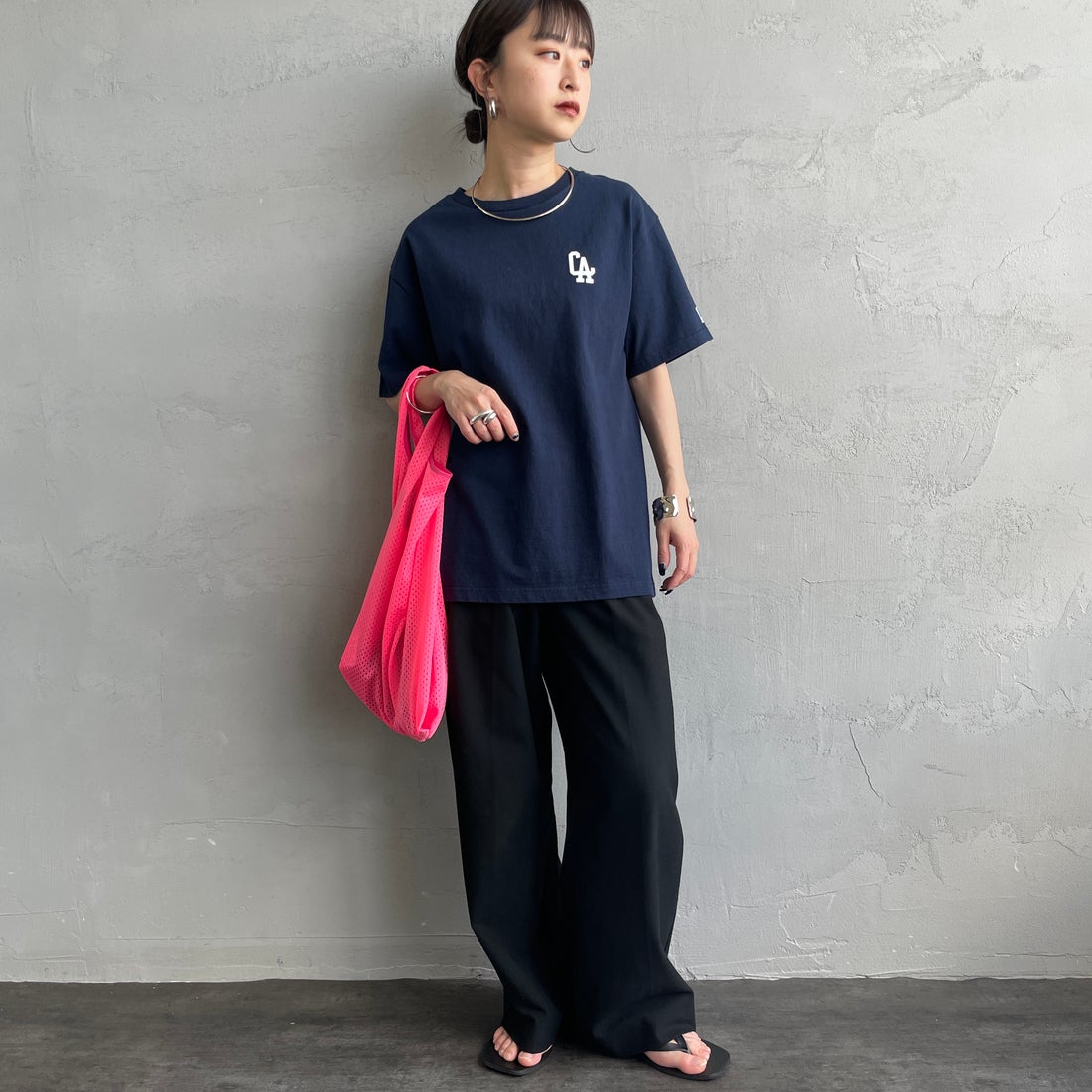 The Endless Summer [エンドレスサマー] 別注 BUHI LEAGUE バックプリントTシャツ [FH-25574506-JF] 60 NAVY &&モデル身長：150cm 着用サイズ：S&&