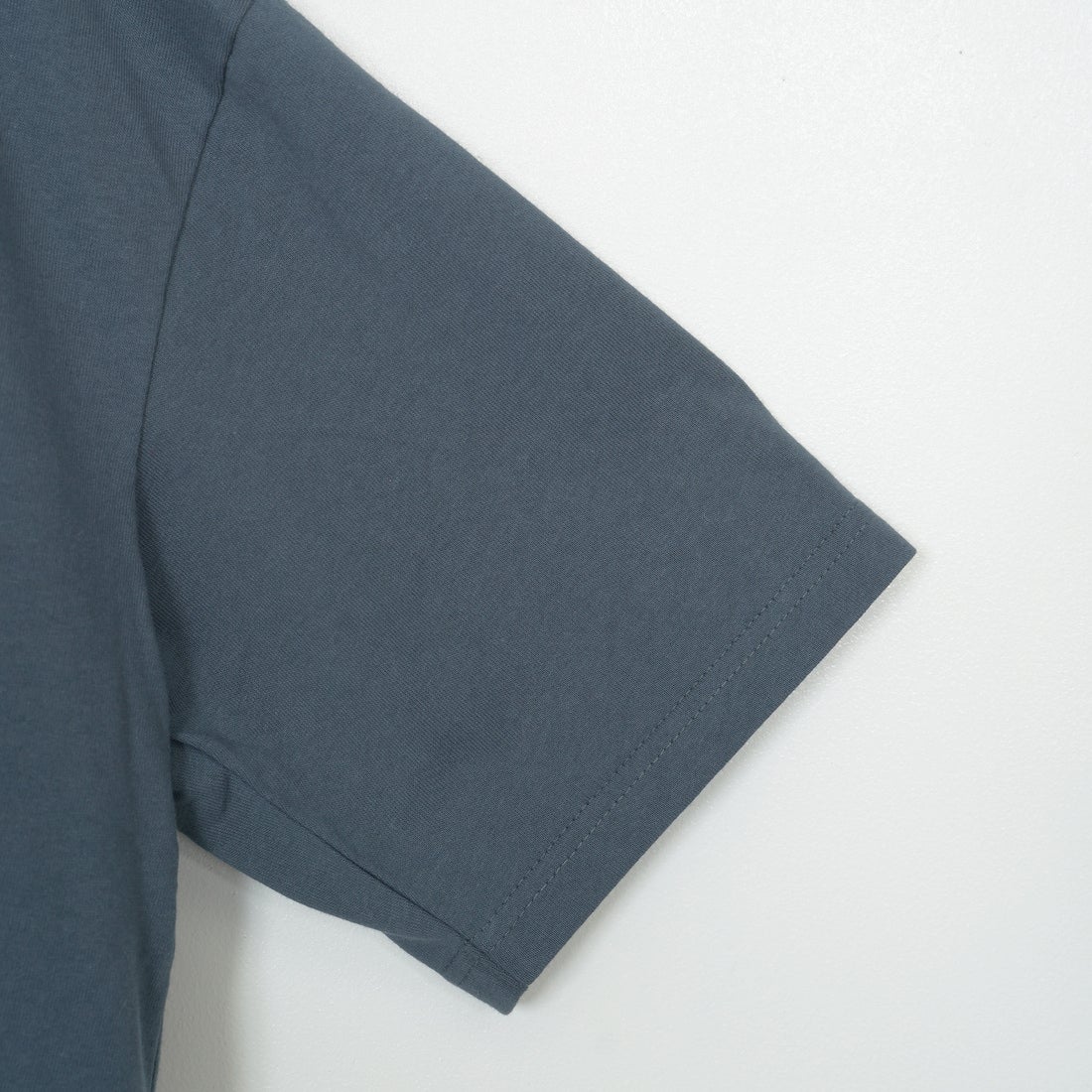 33Degrees [サーティスリーディグリーズ] 髭おじさんサガラ刺繍半袖Tシャツ [TDR-252-024] F BLUE GRY