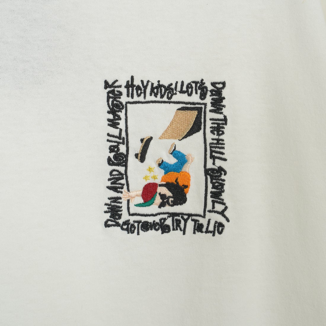 33Degrees [サーティスリーディグリーズ] 髭おじさんサガラ刺繍半袖Tシャツ [TDR-252-024] D WHITE