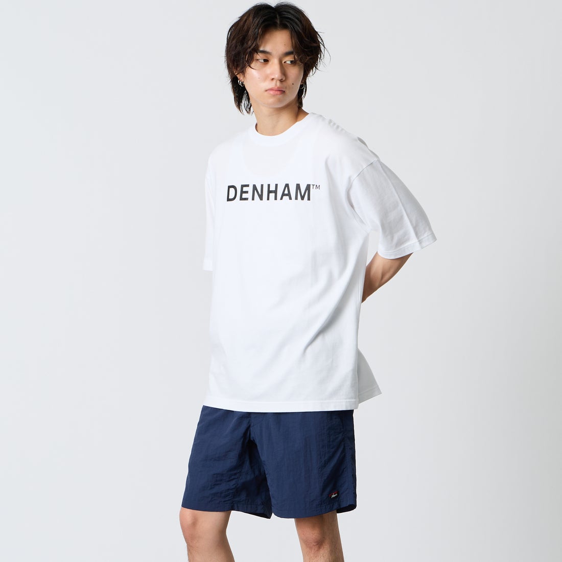 DENHAM [デンハム] ビッグロゴTシャツ [BIG-LOGO-T] WHITE &&モデル身長：177cm 着用サイズ：M&&
