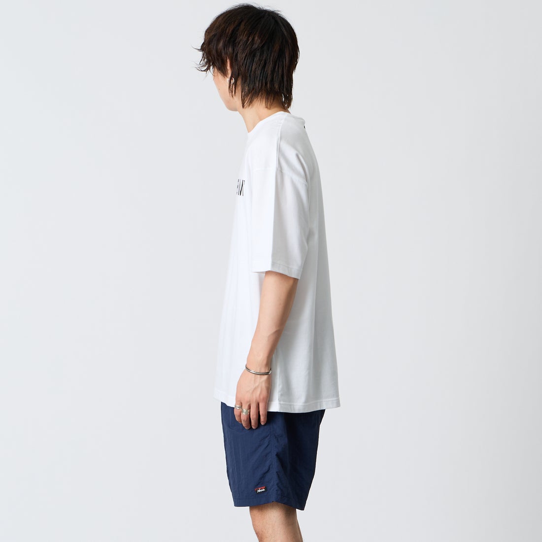 DENHAM [デンハム] ビッグロゴTシャツ [BIG-LOGO-T] WHITE &&モデル身長：177cm 着用サイズ：M&&