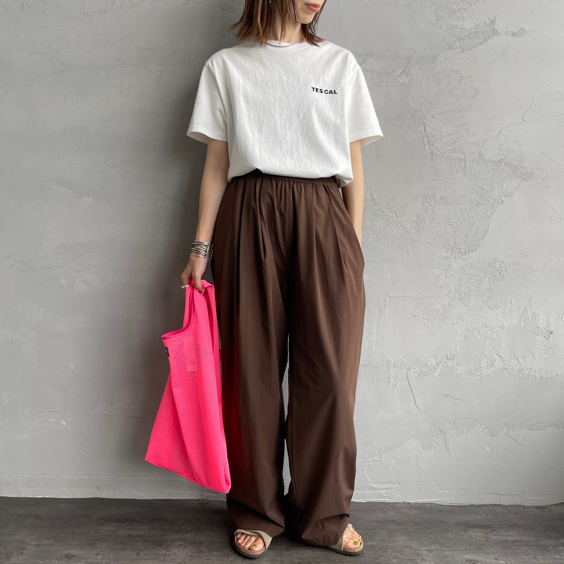 The Endless Summer [エンドレスサマー] 別注 THE CALIFORNIA バックプリントTシャツ [FH-25574507-JF] 07 WHITE &&モデル身長：158cm 着用サイズ：S&&