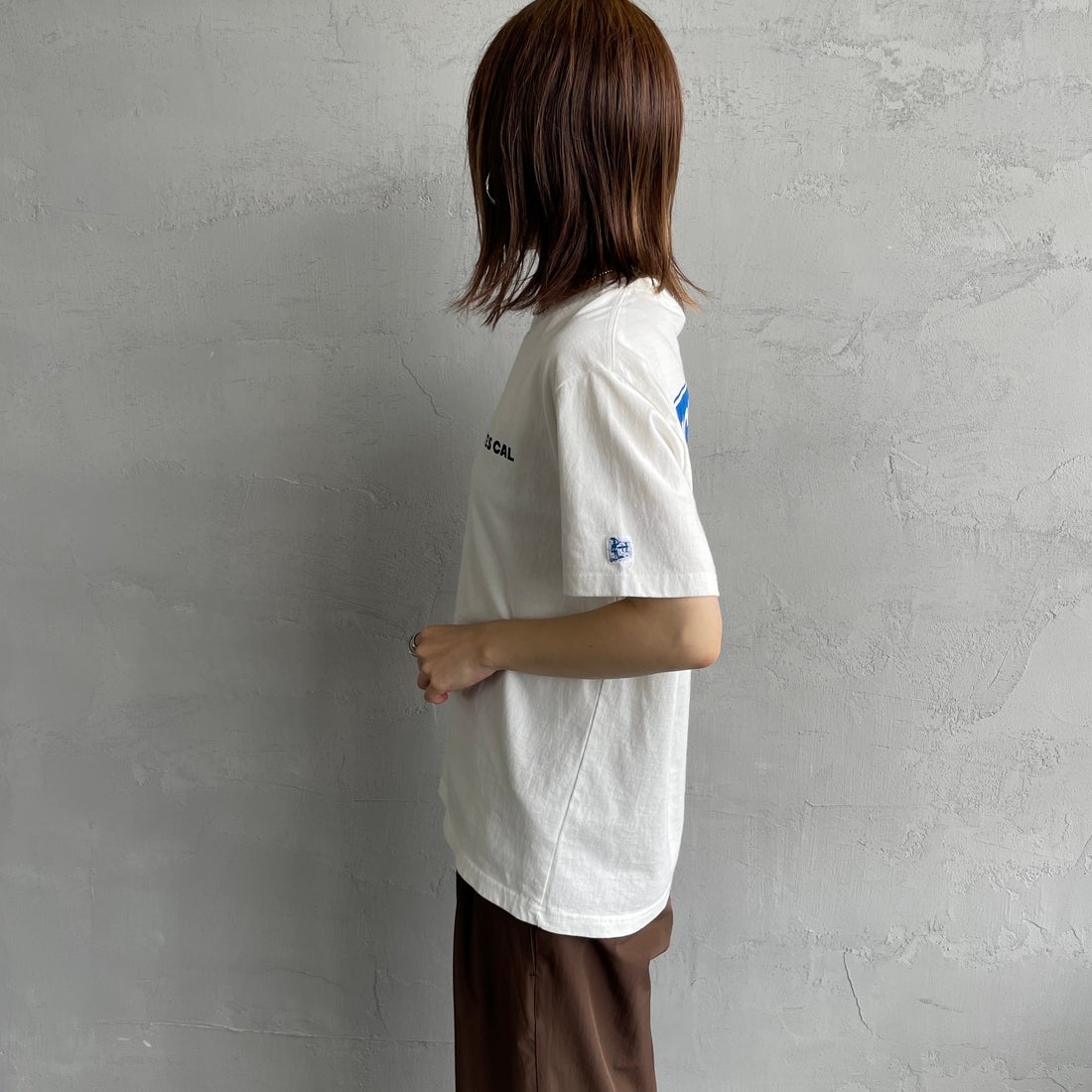 The Endless Summer [エンドレスサマー] 別注 THE CALIFORNIA バックプリントTシャツ [FH-25574507-JF] 07 WHITE &&モデル身長：158cm 着用サイズ：S&&