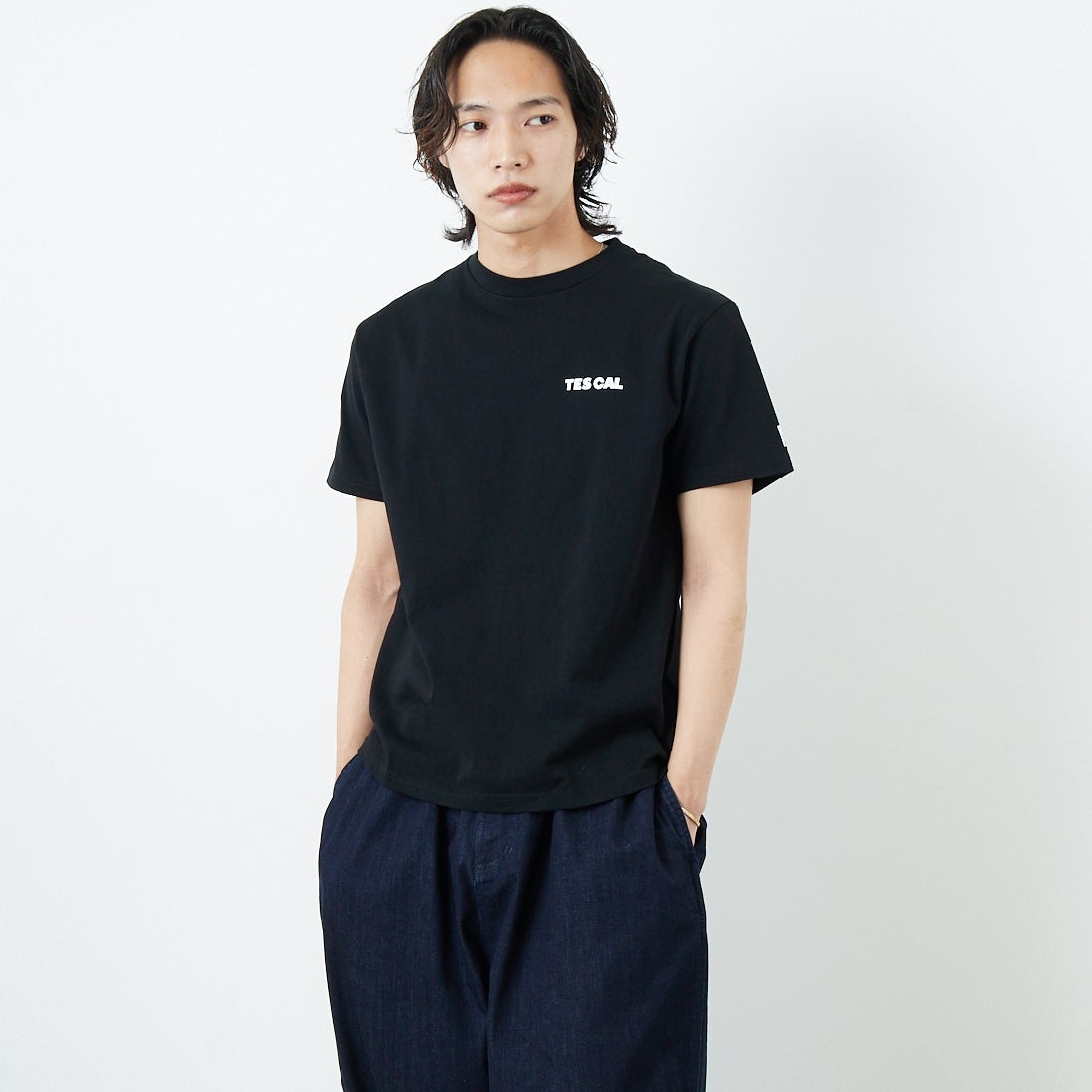 The Endless Summer [エンドレスサマー] 別注 THE CALIFORNIA バックプリントTシャツ [FH-25574507-JF] 01 BLACK &&モデル身長：179cm 着用サイズ：M&&