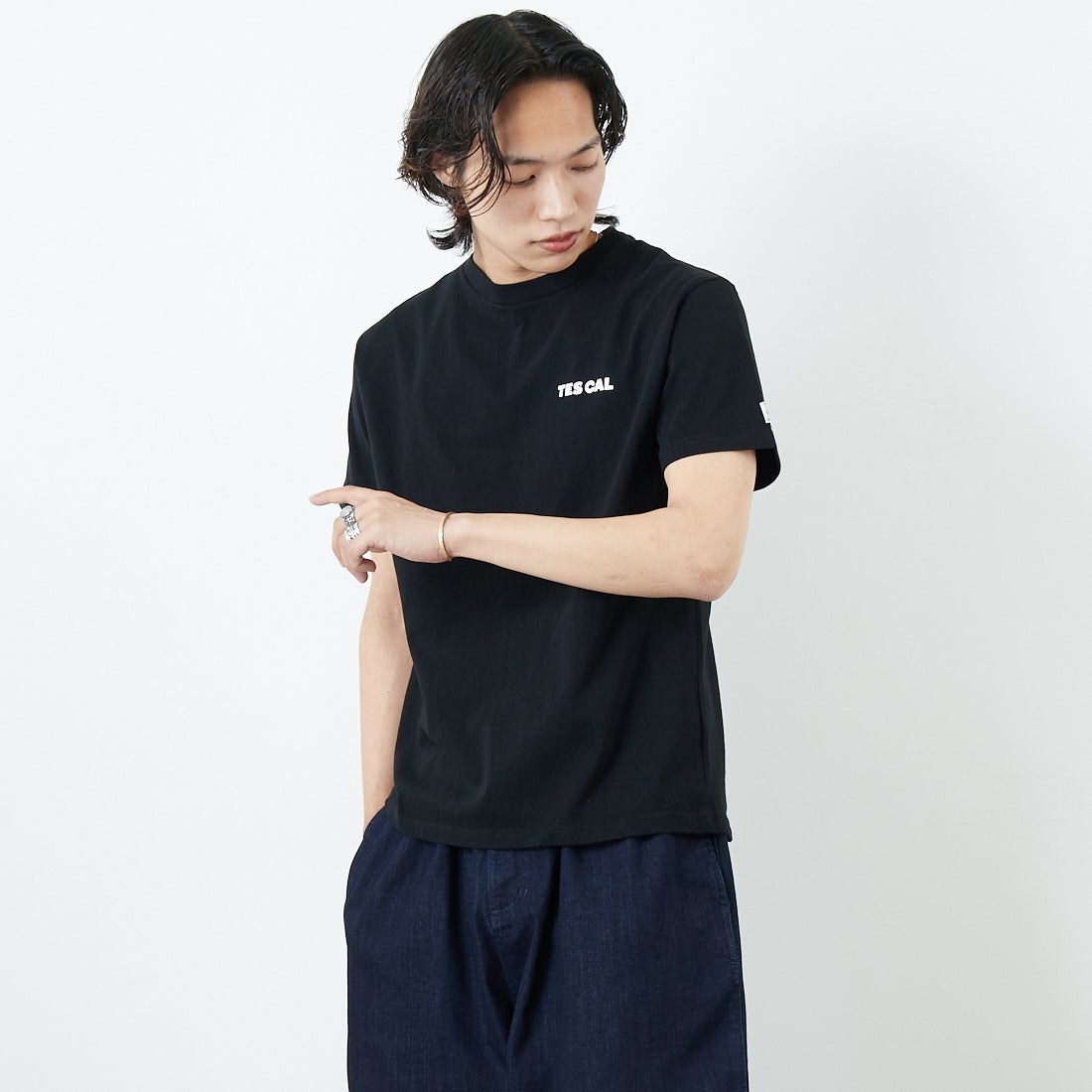 The Endless Summer [エンドレスサマー] 別注 THE CALIFORNIA バックプリントTシャツ [FH-25574507-JF] 01 BLACK &&モデル身長：179cm 着用サイズ：M&&