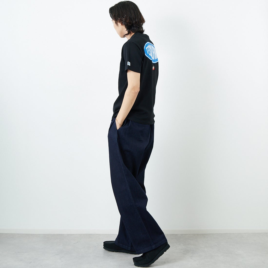 The Endless Summer [エンドレスサマー] 別注 THE CALIFORNIA バックプリントTシャツ [FH-25574507-JF] 01 BLACK &&モデル身長：179cm 着用サイズ：M&&