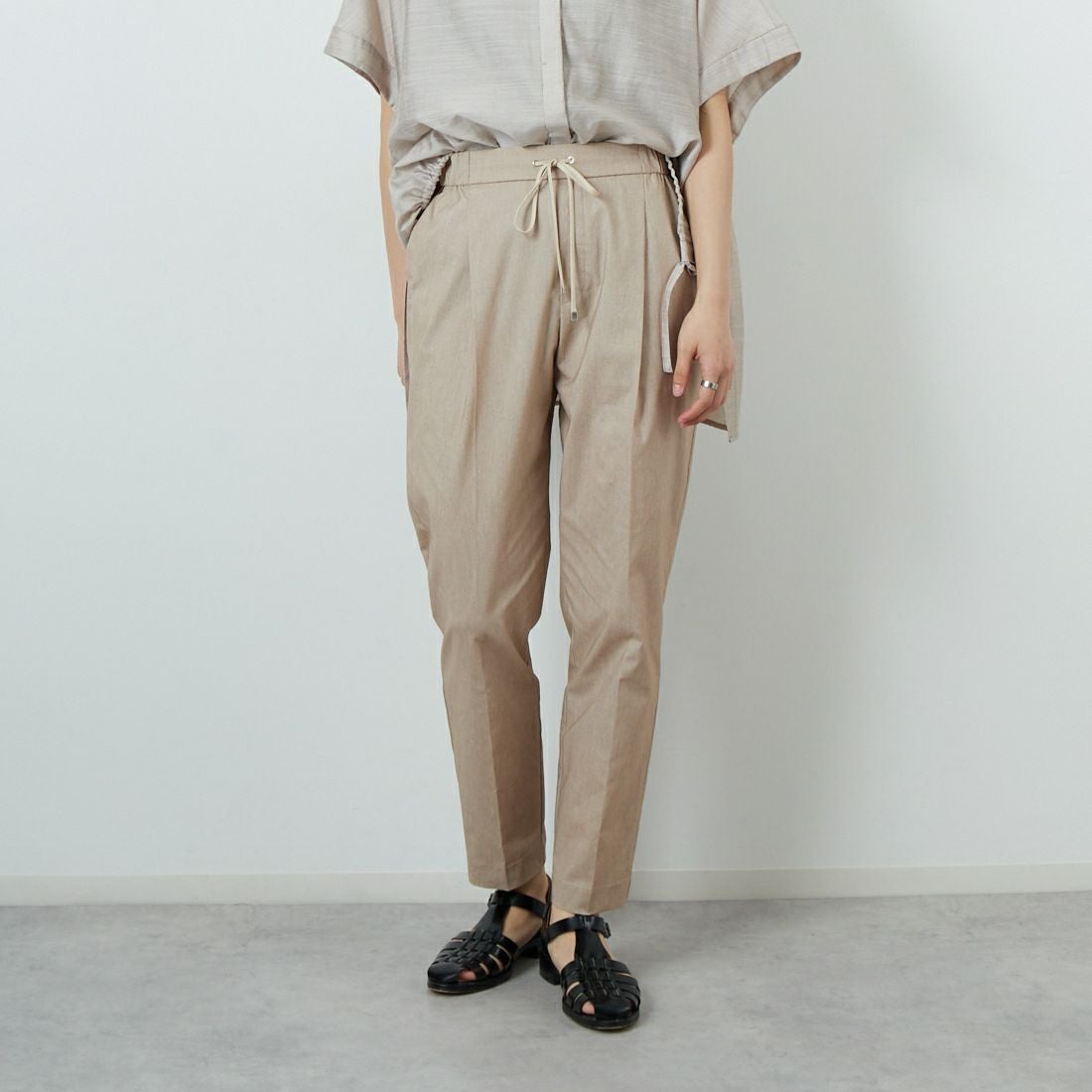 Jeans Factory Clothes [ジーンズファクトリークローズ] バックラッシュリネンパンツ [21255052] 033 ﾍﾞｰｼﾞｭ &&モデル身長：160cm 着用サイズ：38&&