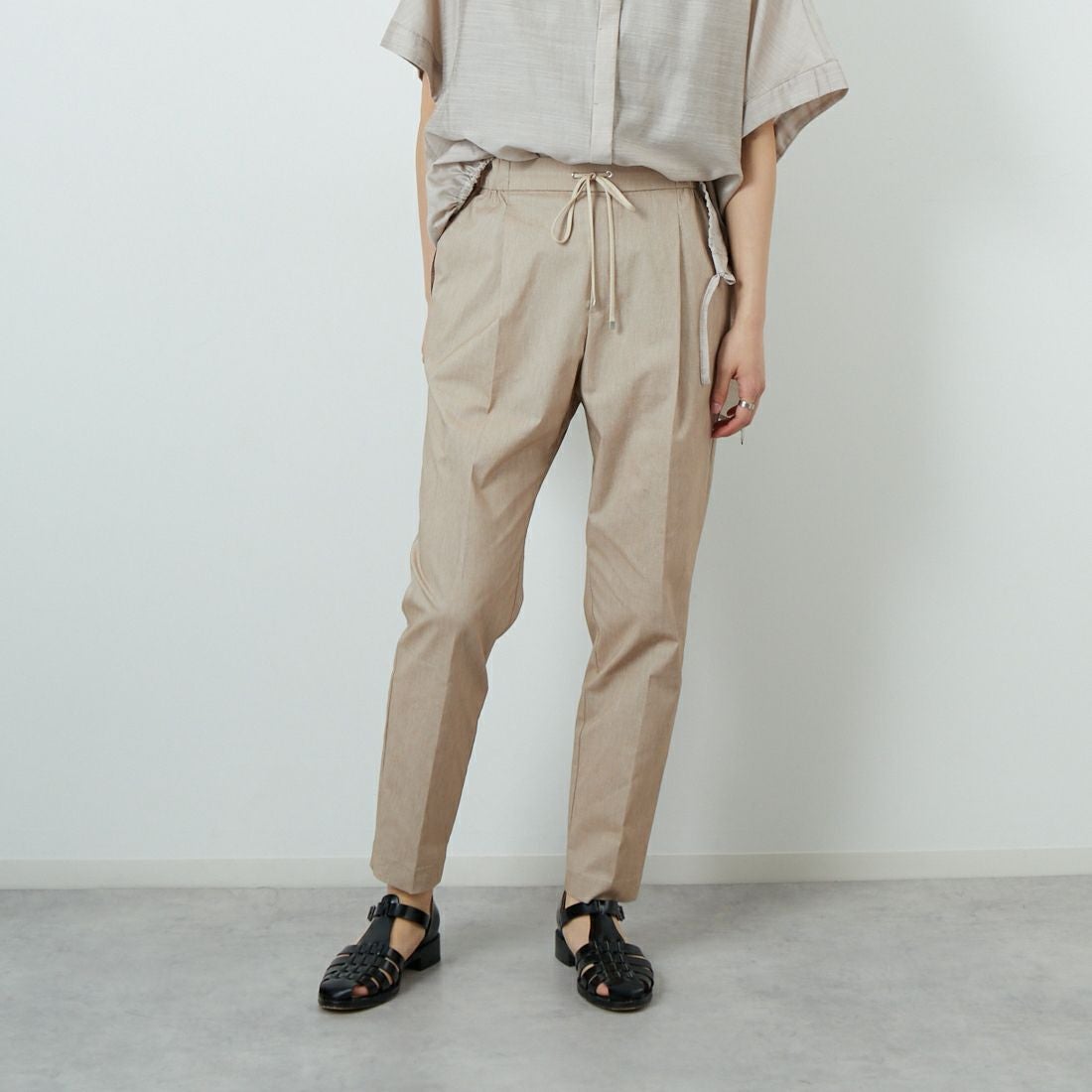 Jeans Factory Clothes [ジーンズファクトリークローズ] バックラッシュリネンパンツ [21255052] 033 ﾍﾞｰｼﾞｭ &&モデル身長：160cm 着用サイズ：38&&