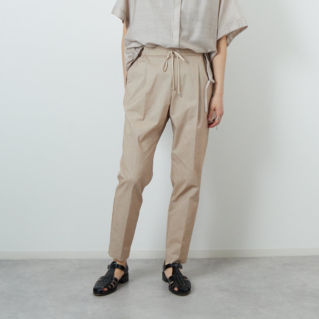 Jeans Factory Clothes [ジーンズファクトリークローズ] バックラッシュリネンパンツ [21255052] 033 ﾍﾞｰｼﾞｭ &&モデル身長：160cm 着用サイズ：38&&