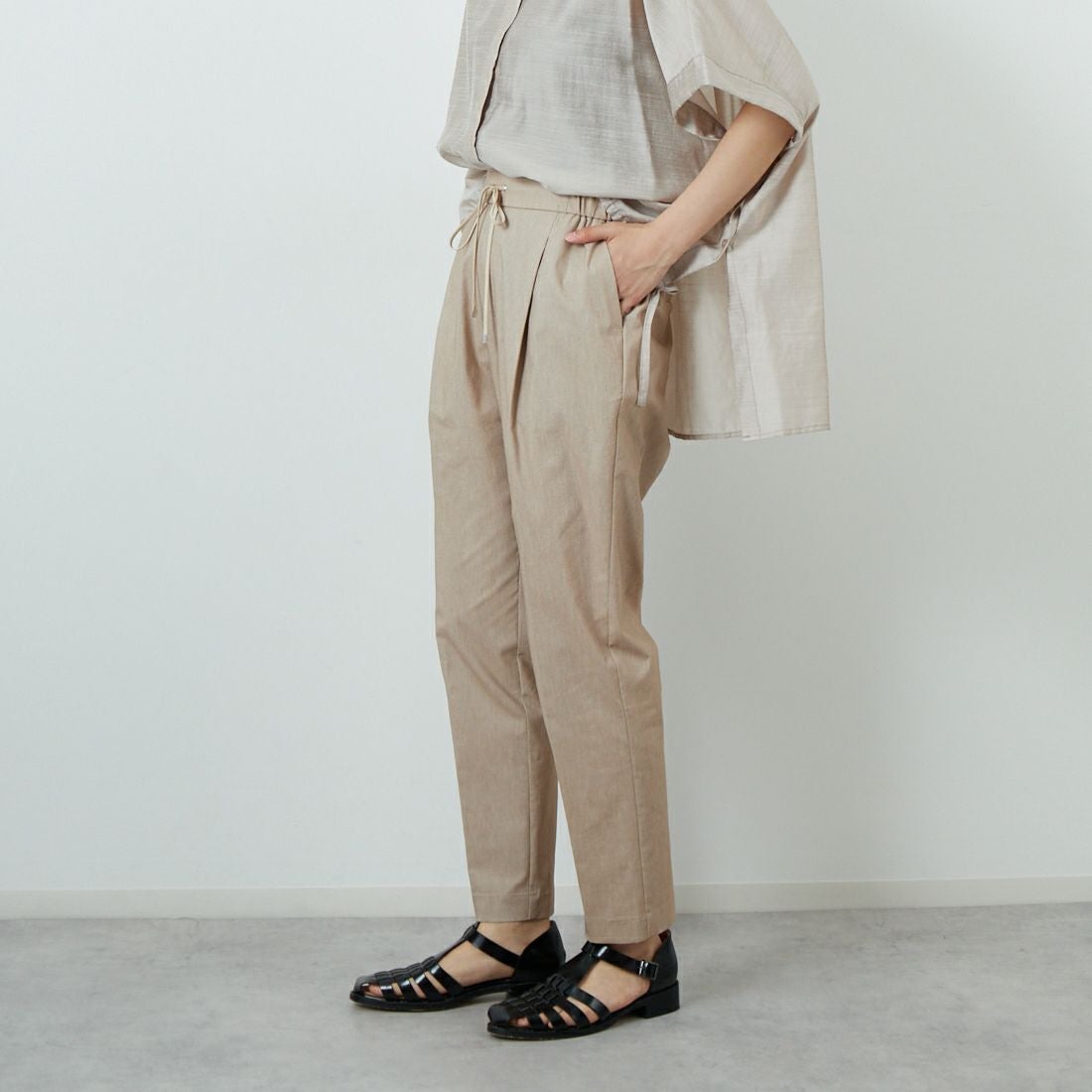 Jeans Factory Clothes [ジーンズファクトリークローズ] バックラッシュリネンパンツ [21255052] 033 ﾍﾞｰｼﾞｭ &&モデル身長：160cm 着用サイズ：38&&