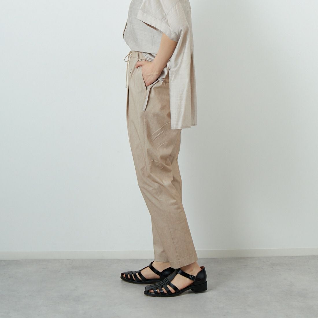 Jeans Factory Clothes [ジーンズファクトリークローズ] バックラッシュリネンパンツ [21255052] 033 ﾍﾞｰｼﾞｭ &&モデル身長：160cm 着用サイズ：38&&