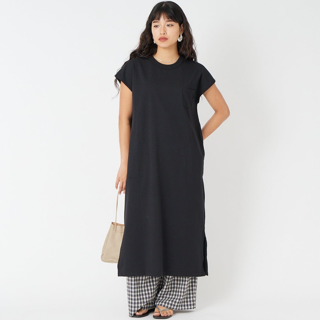 NANGA [ナンガ] エコハイブリッド ノースリーブワンピース [N2501-1N034B] BLK &&モデル身長：162cm 着用サイズ：WM&&