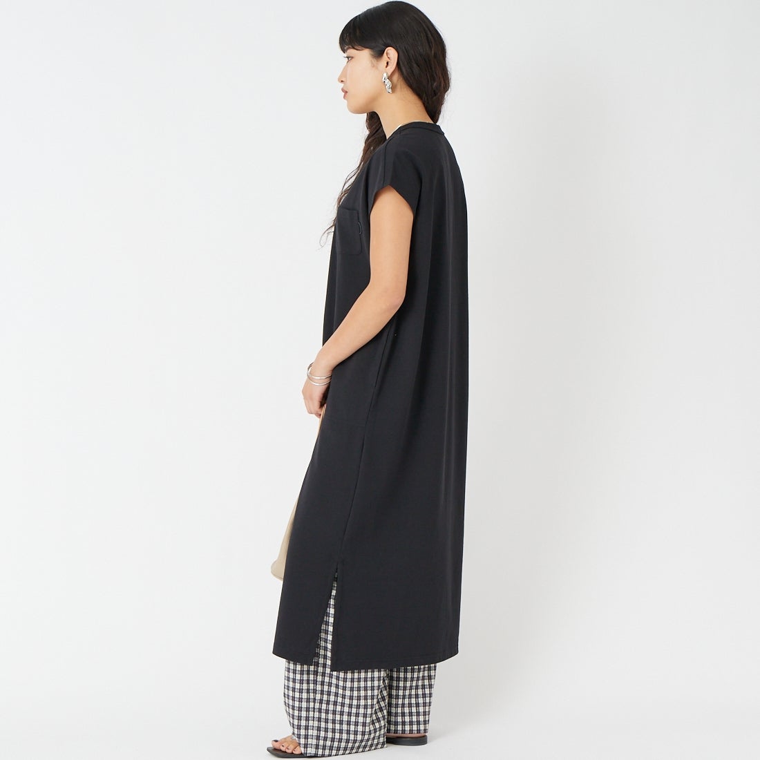 NANGA [ナンガ] エコハイブリッド ノースリーブワンピース [N2501-1N034B] BLK &&モデル身長：162cm 着用サイズ：WM&&