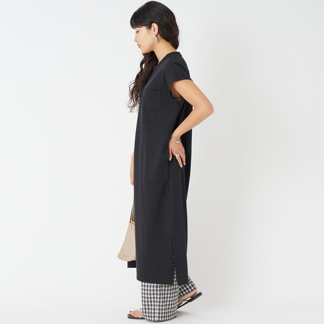 NANGA [ナンガ] エコハイブリッド ノースリーブワンピース [N2501-1N034B] BLK &&モデル身長：162cm 着用サイズ：WM&&