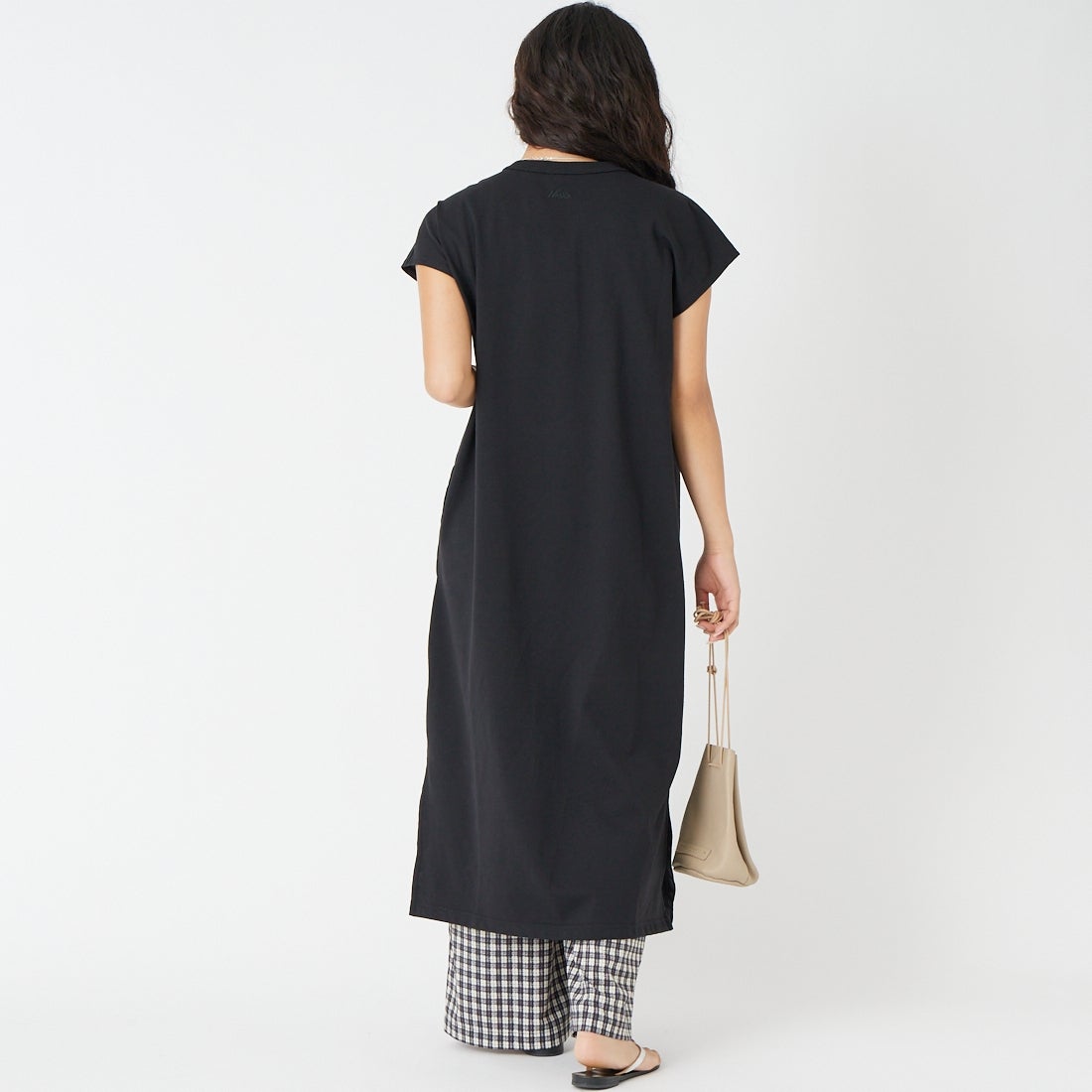 NANGA [ナンガ] エコハイブリッド ノースリーブワンピース [N2501-1N034B] BLK &&モデル身長：162cm 着用サイズ：WM&&