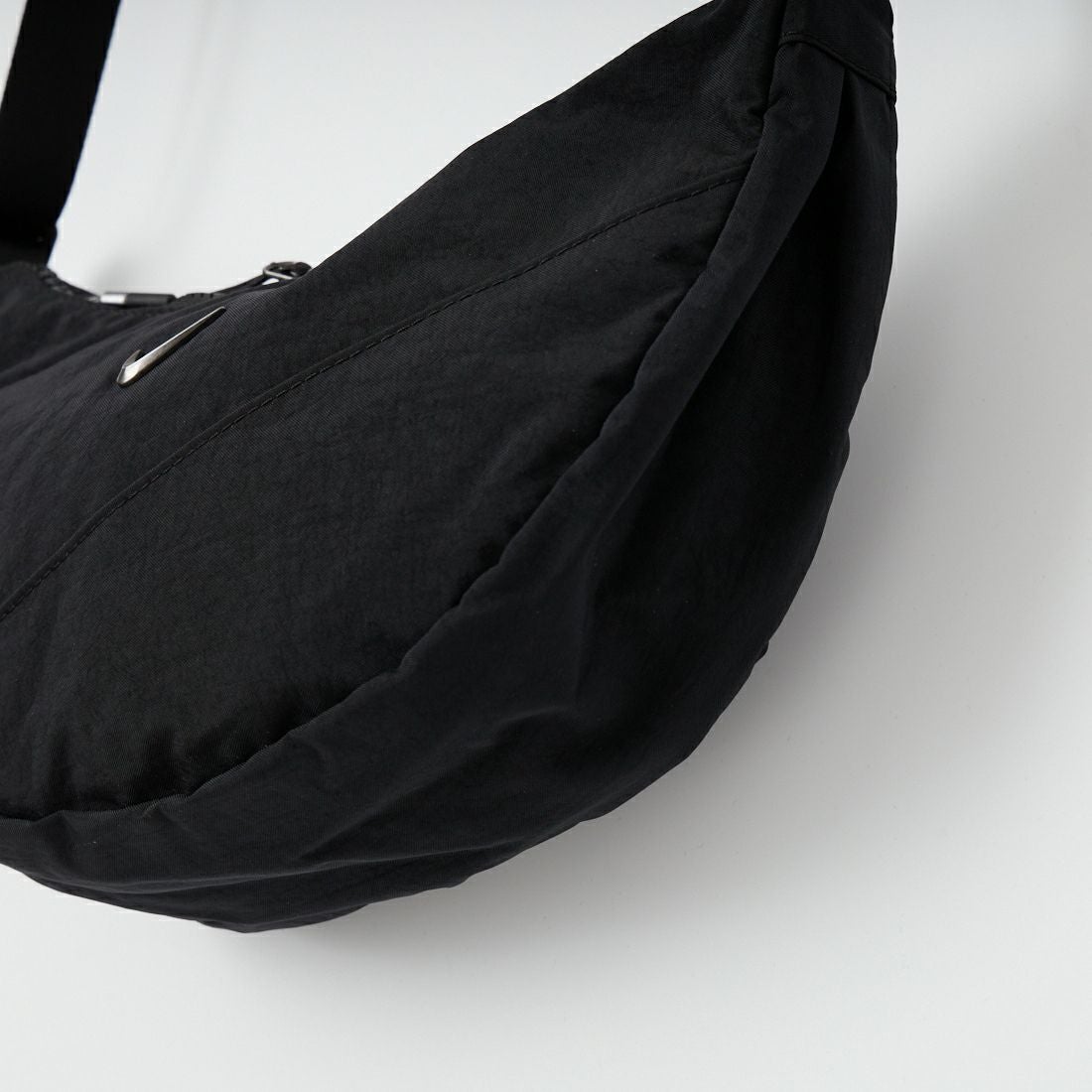 NIKE [ナイキ] クレセント クロスボディバッグ [HQ4370] 013 ﾌﾞﾗｯｸ