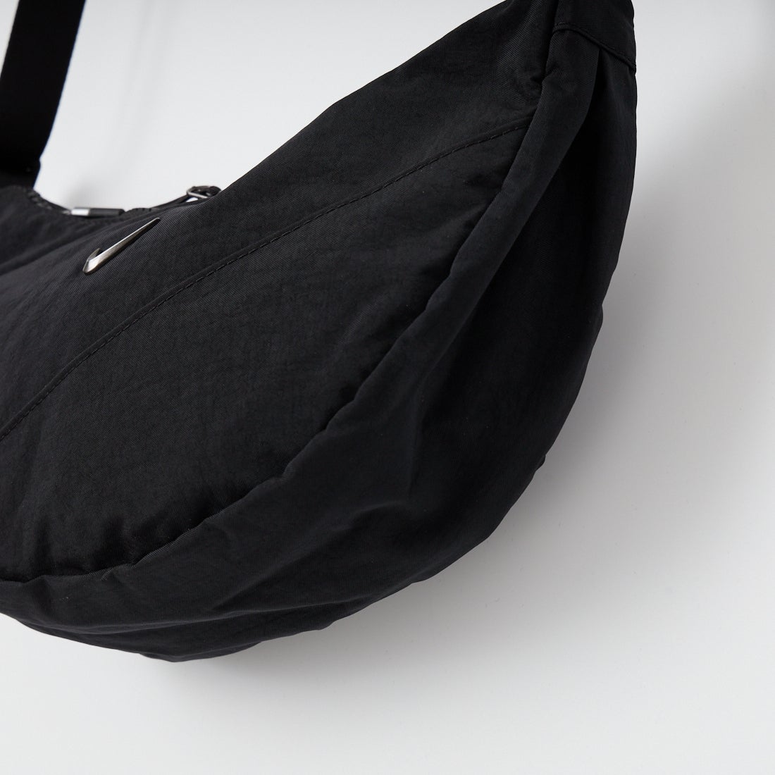 NIKE [ナイキ] クレセント クロスボディバッグ [HQ4370] 013 ﾌﾞﾗｯｸ