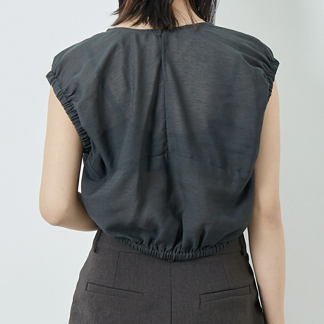 hwyl [ヒュイル] タックブラウス [51285683] ﾁｬｺｰﾙ &&モデル身長：167cm 着用サイズ：2&&