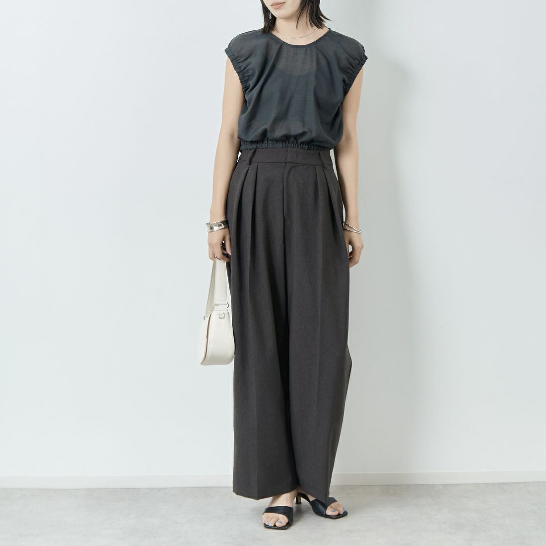 hwyl [ヒュイル] タックブラウス [51285683] ﾁｬｺｰﾙ &&モデル身長：167cm 着用サイズ：2&&