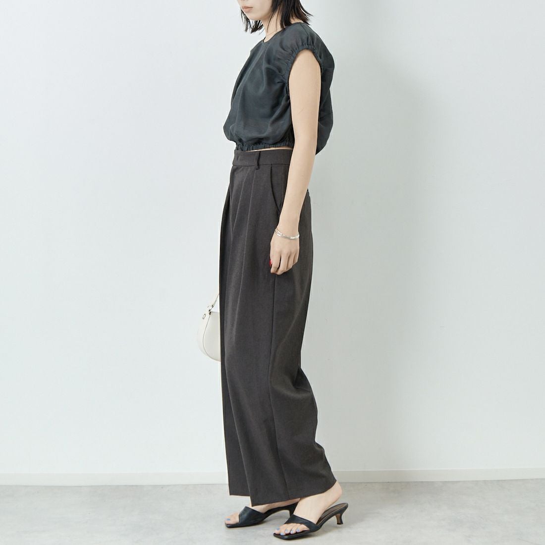 hwyl [ヒュイル] タックブラウス [51285683] ﾁｬｺｰﾙ &&モデル身長：167cm 着用サイズ：2&&