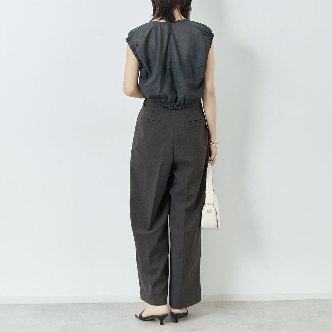 hwyl [ヒュイル] タックブラウス [51285683] ﾁｬｺｰﾙ &&モデル身長：167cm 着用サイズ：2&&