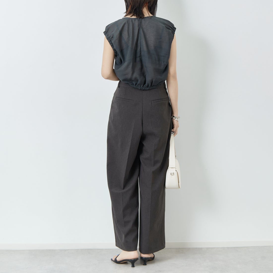 hwyl [ヒュイル] タックブラウス [51285683] ﾁｬｺｰﾙ &&モデル身長：167cm 着用サイズ：2&&