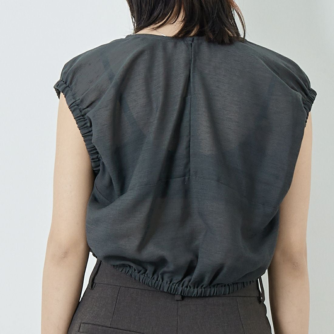 hwyl [ヒュイル] タックブラウス [51285683] ﾁｬｺｰﾙ &&モデル身長：167cm 着用サイズ：2&&