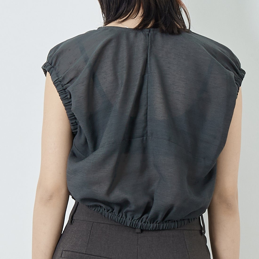 hwyl [ヒュイル] タックブラウス [51285683] ﾁｬｺｰﾙ &&モデル身長：167cm 着用サイズ：2&&