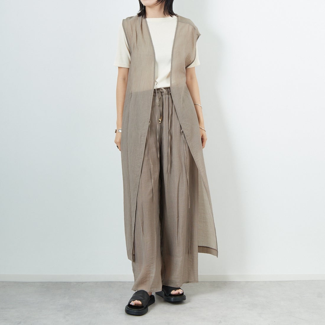 CLOCHE [クロシェ] 楊柳シアーロングジレ [51285724] ﾓｶ &&モデル身長：167cm 着用サイズ：2&&