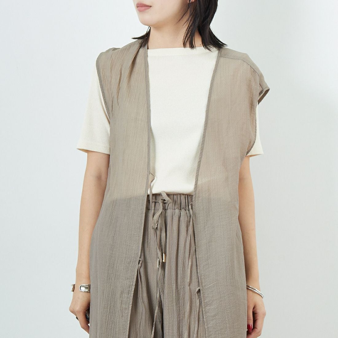 CLOCHE [クロシェ] 楊柳シアーロングジレ [51285724] ﾓｶ &&モデル身長：167cm 着用サイズ：2&&