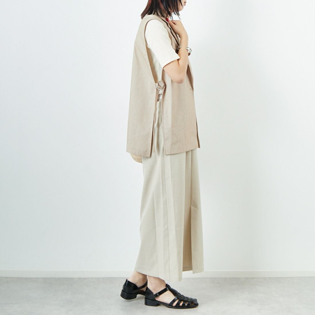 Jeans Factory Clothes [ジーンズファクトリークローズ] バックラッシュリネン ダブルカラーベスト [21255051] 033 ﾍﾞｰｼﾞｭ &&モデル身長：167cm 着用サイズ：F&&