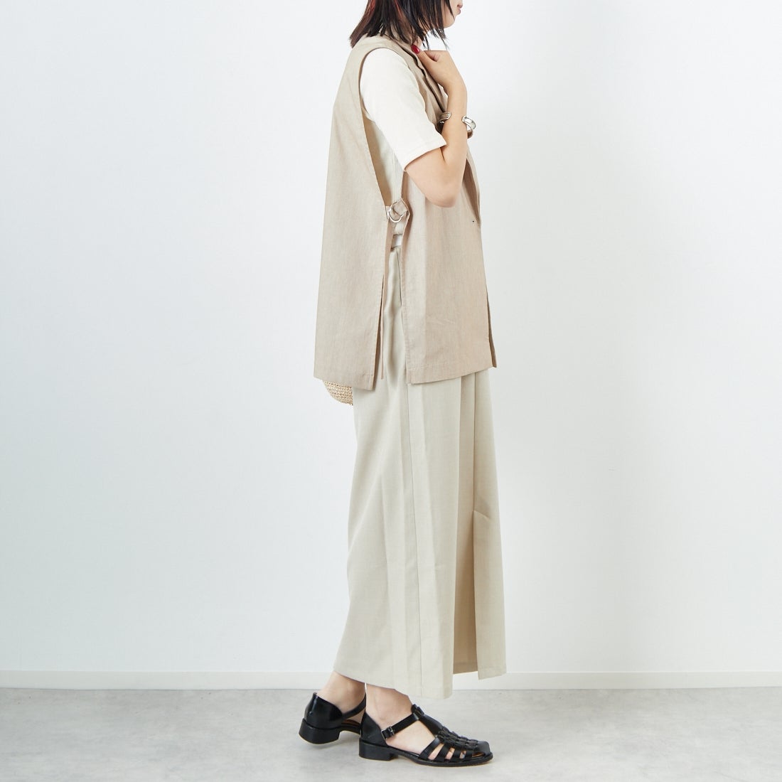 Jeans Factory Clothes [ジーンズファクトリークローズ] バックラッシュリネン ダブルカラーベスト [21255051] 033 ﾍﾞｰｼﾞｭ &&モデル身長：167cm 着用サイズ：F&&