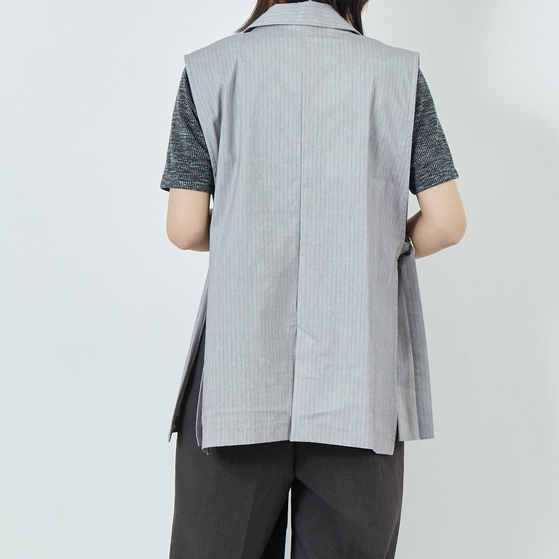 Jeans Factory Clothes [ジーンズファクトリークローズ] バックラッシュリネン ダブルカラーベスト [21255051] 002 ｸﾞﾚｰｽﾄ &&モデル身長：167cm 着用サイズ：F&&