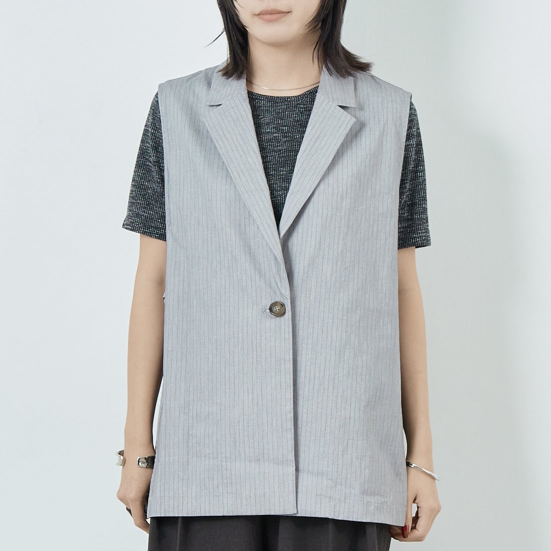 Jeans Factory Clothes [ジーンズファクトリークローズ] バックラッシュリネン ダブルカラーベスト [21255051] 002 ｸﾞﾚｰｽﾄ &&モデル身長：167cm 着用サイズ：F&&