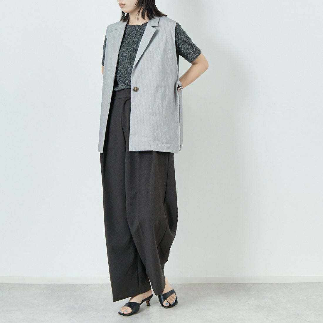 Jeans Factory Clothes [ジーンズファクトリークローズ] バックラッシュリネン ダブルカラーベスト [21255051] 002 ｸﾞﾚｰｽﾄ &&モデル身長：167cm 着用サイズ：F&&