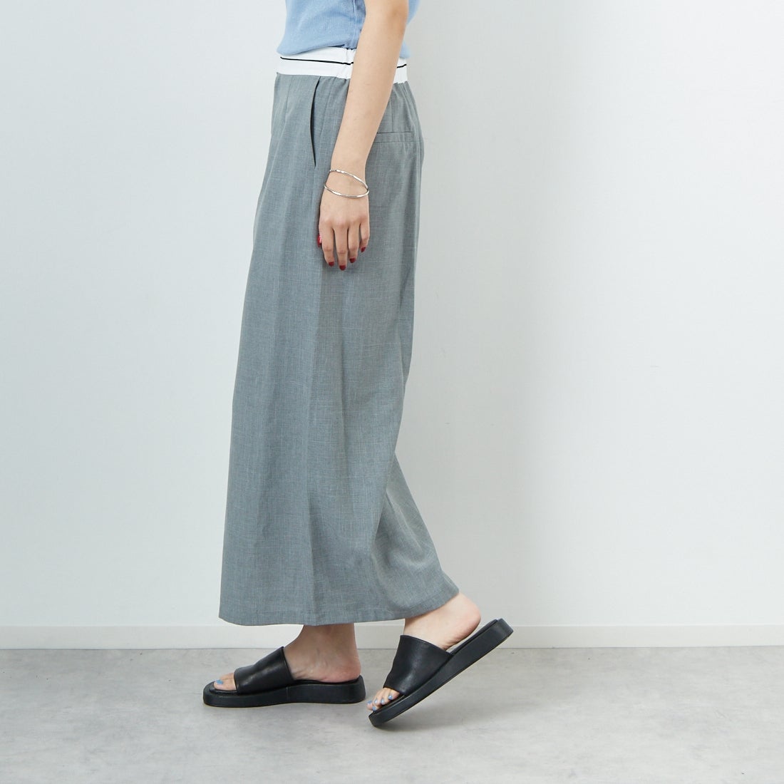 Jeans Factory Clothes [ジーンズファクトリークローズ] シャンブレーエステマーベルトスカート [21255053] 002 ｸﾞﾚｰ &&モデル身長：167cm 着用サイズ：38&&