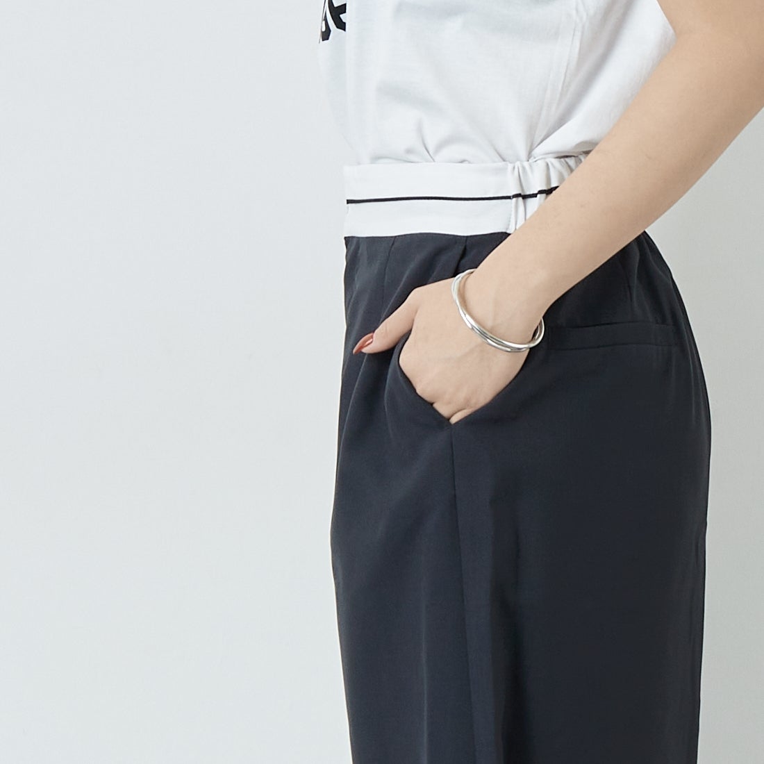 Jeans Factory Clothes [ジーンズファクトリークローズ] シャンブレーエステマーベルトスカート [21255053] 004 ﾌﾞﾗｯｸ &&モデル身長：167cm 着用サイズ：38&&