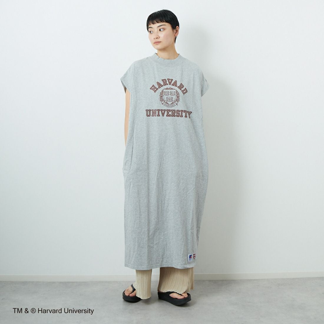RUSSELL ATHLETIC [ラッセル アスレチック] カレッジロゴノースリーブワンピース [RCW-25032-HD] 03H H.GRAY &&モデル身長：160cm 着用サイズ：M&&