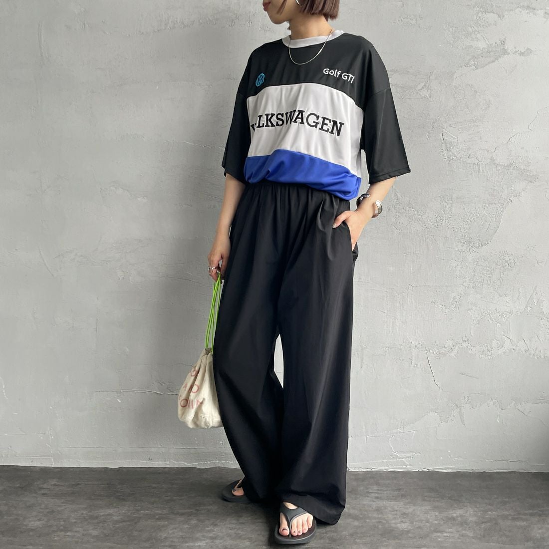 Volkswagen × JEANSFACTORY [フォルクスワーゲン × ジーンズファクトリー] レーシングTシャツ [JFC-252-053] VW &&モデル身長：159cm 着用サイズ：S&&