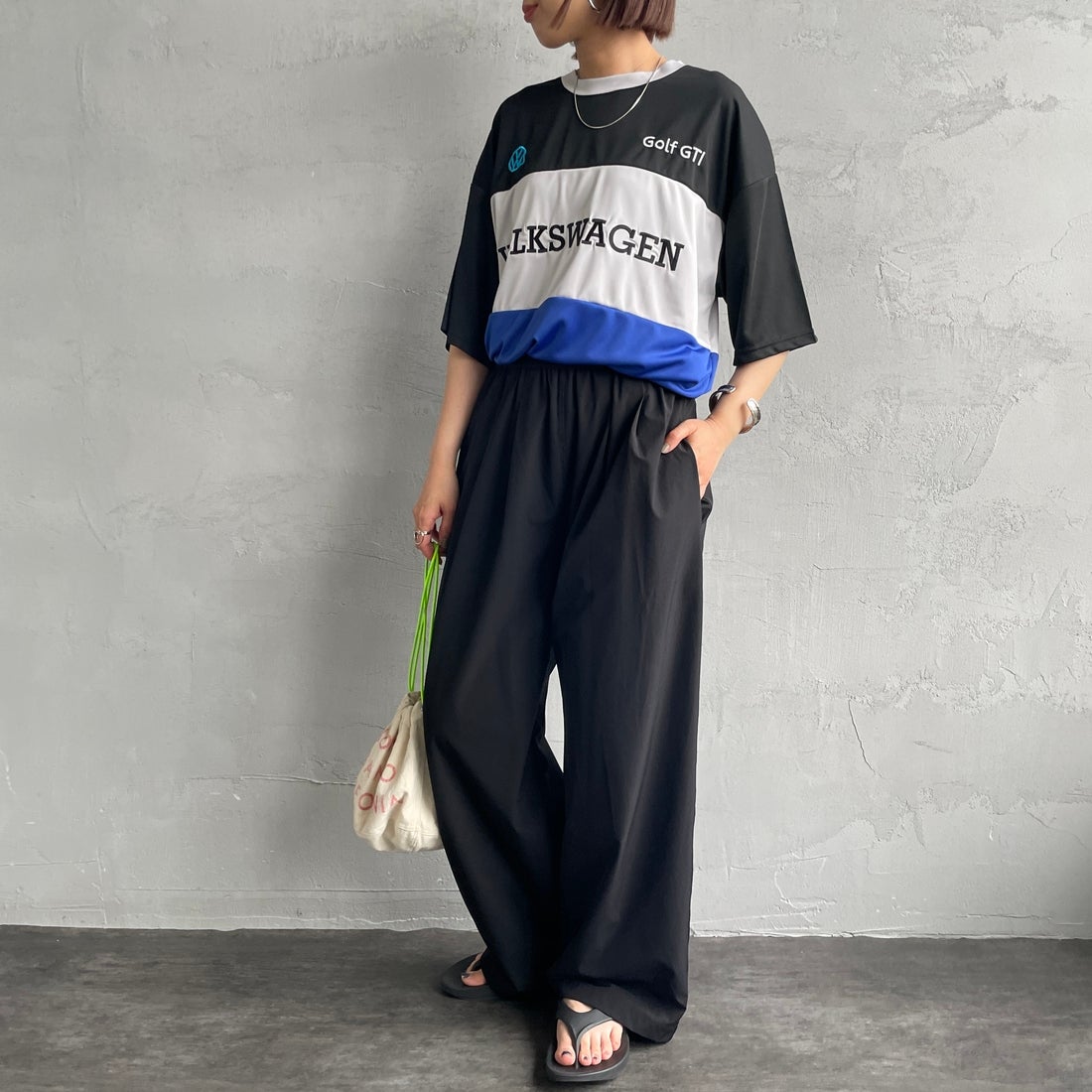 Volkswagen × JEANSFACTORY [フォルクスワーゲン × ジーンズファクトリー] レーシングTシャツ [JFC-252-053] VW &&モデル身長：159cm 着用サイズ：S&&