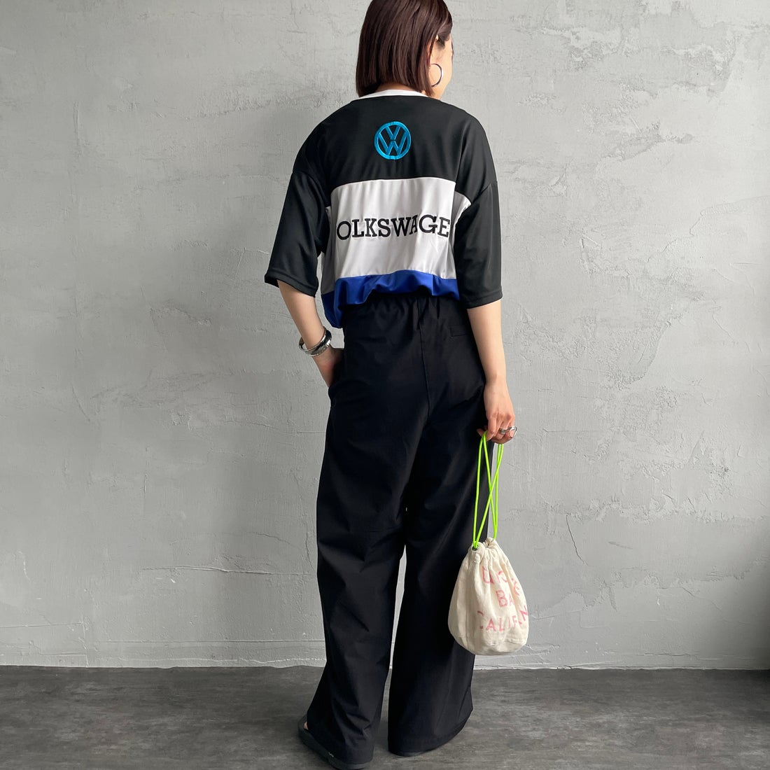 Volkswagen × JEANSFACTORY [フォルクスワーゲン × ジーンズファクトリー] レーシングTシャツ [JFC-252-053] VW &&モデル身長：159cm 着用サイズ：S&&