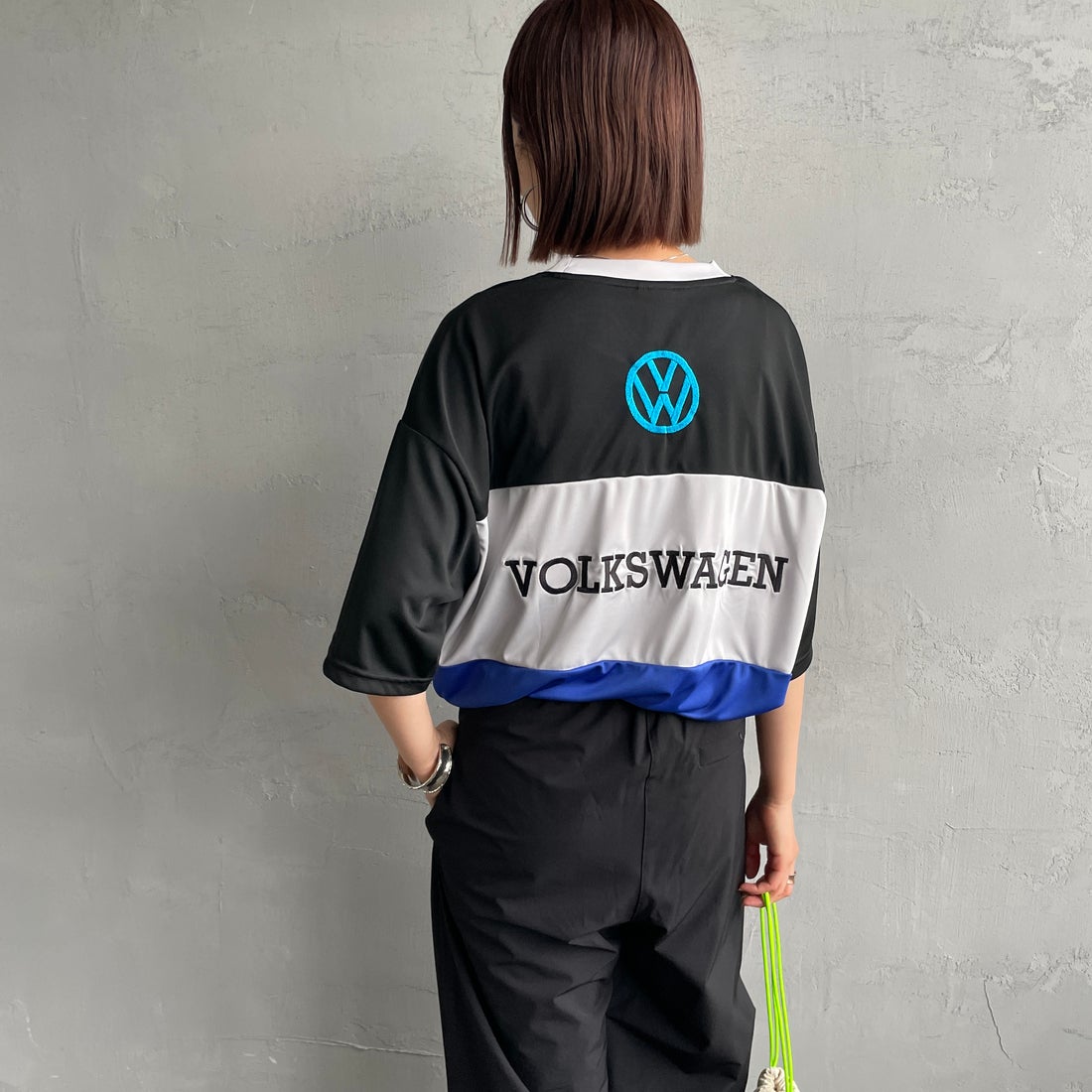 Volkswagen × JEANSFACTORY [フォルクスワーゲン × ジーンズファクトリー] レーシングTシャツ [JFC-252-053] VW &&モデル身長：159cm 着用サイズ：S&&