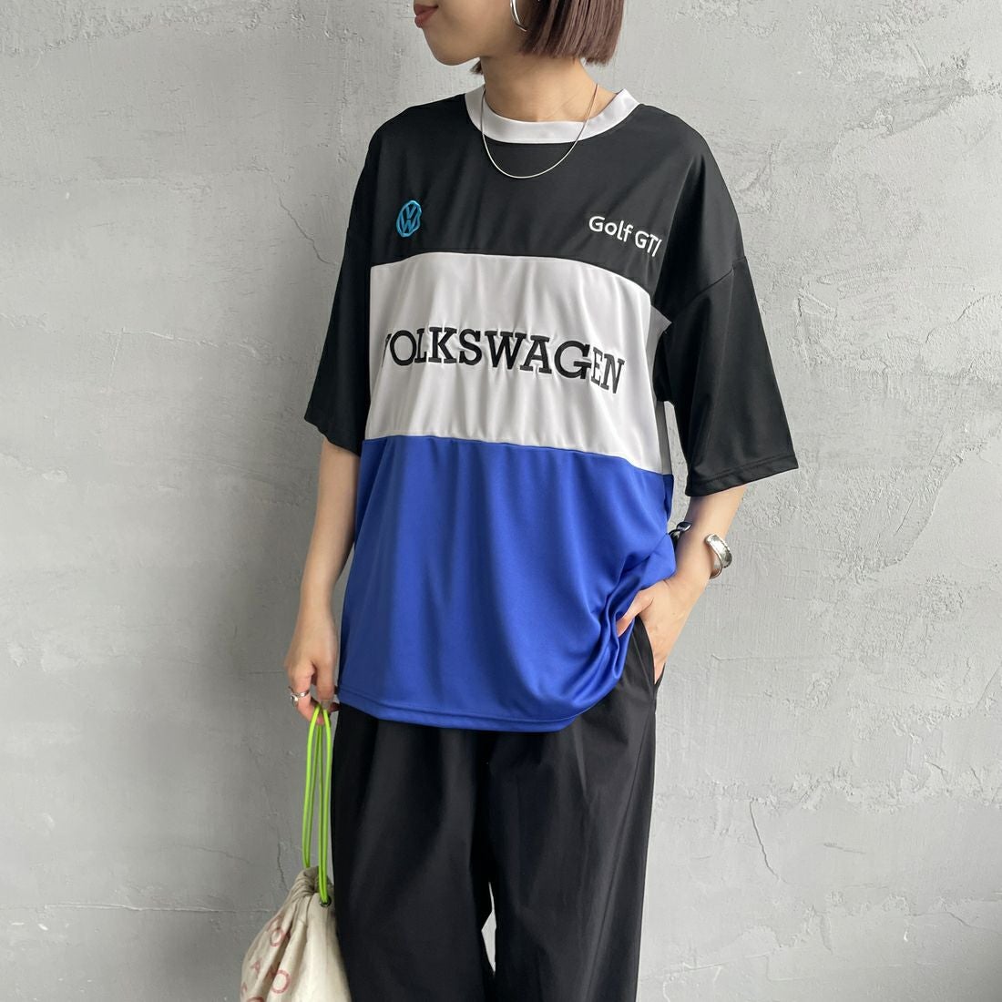 Volkswagen × JEANSFACTORY [フォルクスワーゲン × ジーンズファクトリー] レーシングTシャツ [JFC-252-053] VW &&モデル身長：159cm 着用サイズ：S&&
