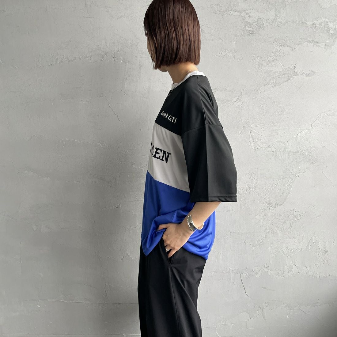 Volkswagen × JEANSFACTORY [フォルクスワーゲン × ジーンズファクトリー] レーシングTシャツ [JFC-252-053] VW &&モデル身長：159cm 着用サイズ：S&&