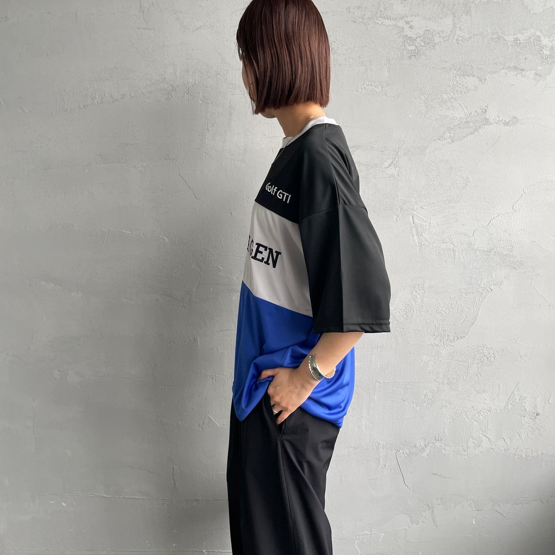 Volkswagen × JEANSFACTORY [フォルクスワーゲン × ジーンズファクトリー] レーシングTシャツ [JFC-252-053] VW &&モデル身長：159cm 着用サイズ：S&&