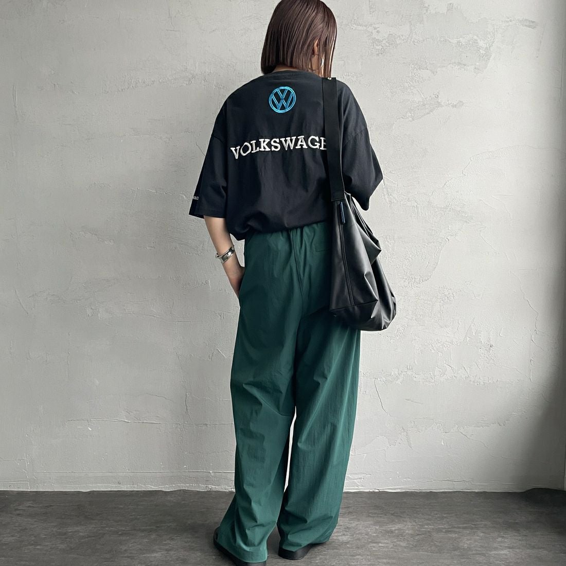 Volkswagen × JEANSFACTORY [フォルクスワーゲン × ジーンズファクトリー] レーシングTシャツ [JFC-252-055] BLACK &&モデル身長：159cm 着用サイズ：S&&