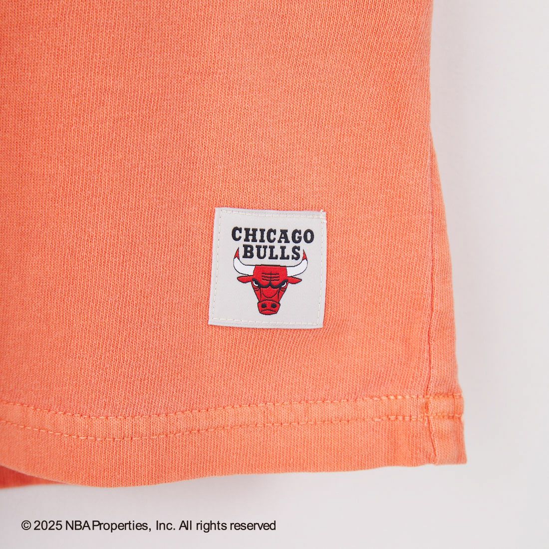 OFF THE COURT BY NBA [オフ ザ コート バイ エヌビーエー] 別注 プリントTシャツ [F-25SS-001-JF] BULLS RED