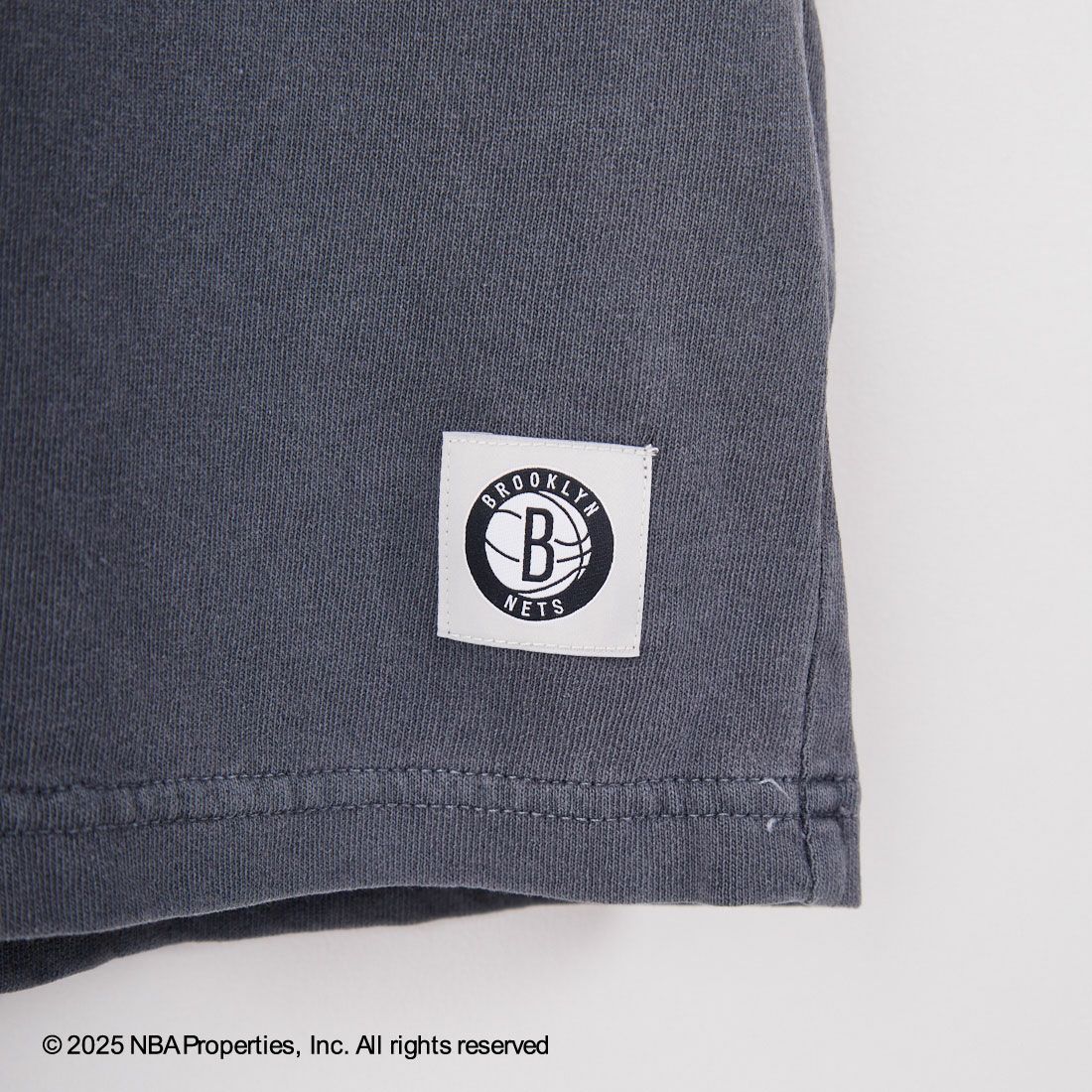 OFF THE COURT BY NBA [オフ ザ コート バイ エヌビーエー] 別注 プリントTシャツ [F-25SS-001-JF] NETS BLK